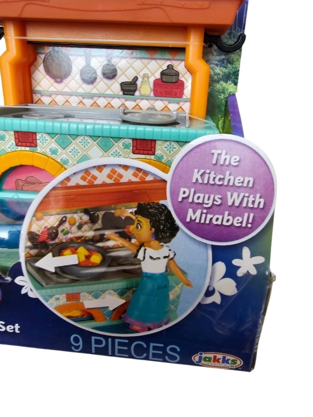 Encanto Disney Mirabel and Julieta Step and Stir Doll Playset 9 Pieces, New - Picture 5 of 6